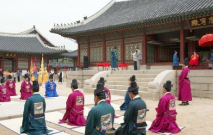 古时候交通不发达，地方官员怎么去京城开会？