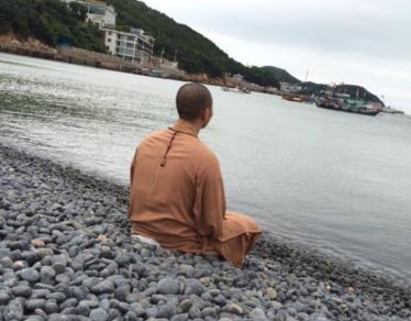 和尚见了皇帝为什么不用下跪 这件事情最早出现在什么时候