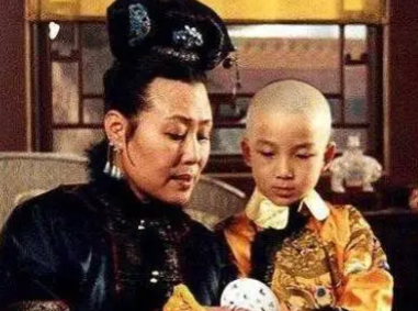 顺治帝为何会选择非嫡非长的玄烨作为皇位继承人呢？