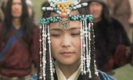 王爷准备回京当皇帝，母亲却说：你让给弟弟吧