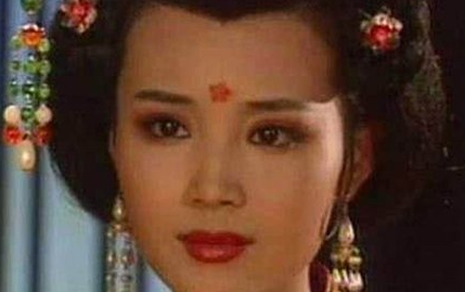 父亲因受废武诏书的牵连被杀，为何后来的上官婉儿不替父报仇？