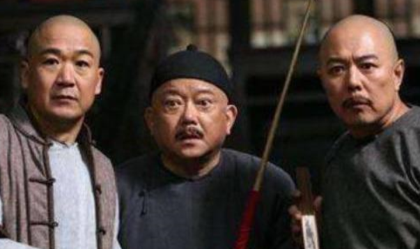 和珅是怎么赢得乾隆信任的？不是靠嘴而是靠智慧