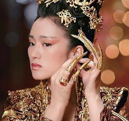 古代妃子真的可以佩戴指甲套吗 为什么面对皇帝临幸都不摘下来
