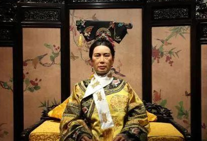 清朝时期太后专权导致王朝覆灭，为何明朝可以做到后宫不干政？