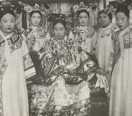 清朝妃子都是精挑细选出来的 为什么留下的照片都很丑