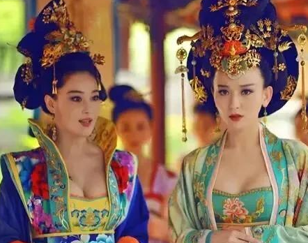 唐朝时期的女人衣着真的很暴露吗 看别再被电视剧给骗了