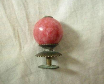 清朝官员官帽上面的帽子值钱吗 换算做现在多少人民币