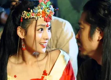 清朝妃嫔的月俸禄有多少钱 换做现在是多少人民币