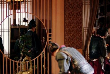 嘉庆从和珅家里抄出那么多财产 嘉庆为何还整天哭穷