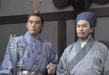 马超攻打刘备时，为什么诸葛亮没派赵云？