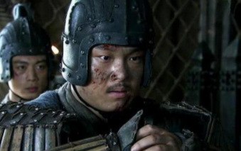 张飞有两个儿子，袭爵的为什么是次子张绍而不是嫡长子张苞？