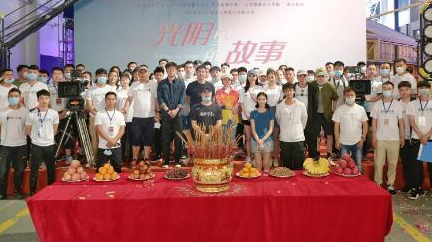 林允新剧《光阴里的故事》青岛开机，演员高至霆引发期待