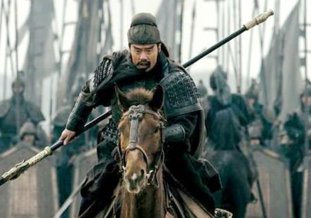 黄忠如果再年轻一些的话 他能不能打得过关羽