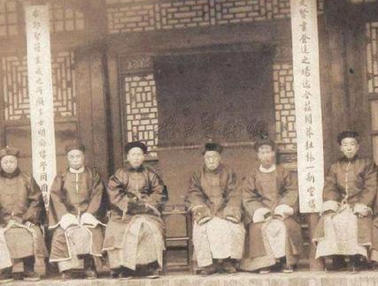 清朝都要快灭亡了 清朝为什么不实施君主立宪制