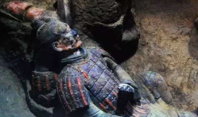 秦始皇陵里的兵马俑原本是有颜色吗？
