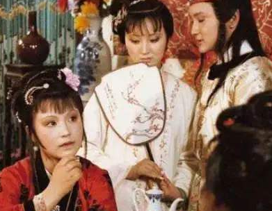 宝钗的螃蟹宴是为了谁？有什么目的