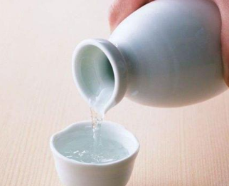 古人喝酒为何都要筛一遍呢 这么做到底是为了什么