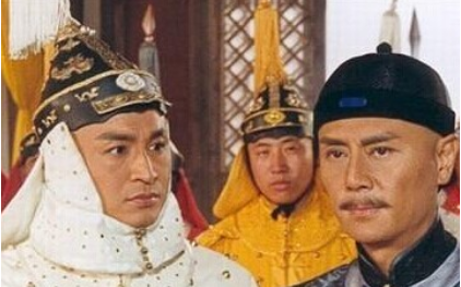 多尔衮和鳌拜相比哪个更厉害?多尔衮比鳌拜能文能武