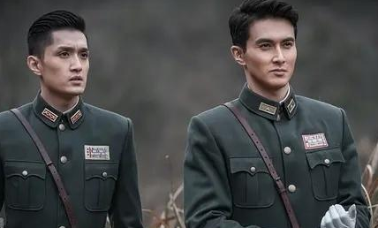 《雷霆战将》为何这么拉胯？战争片里搞多角恋