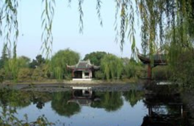 《同从弟南斋玩月忆山阴崔少府》的原文是什么？这首诗词该怎么赏析呢？