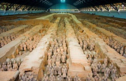 兵马俑中间的土堆里面藏着什么宝贝吗 这些土为什么不把它挖开