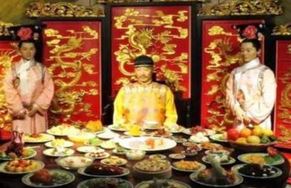 清朝皇帝一天就只吃两顿饭 他们晚上不会饿吗