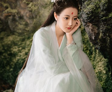 《枕上书》渺落的真实身份是什么？凤尾花和渺落是什么关系？