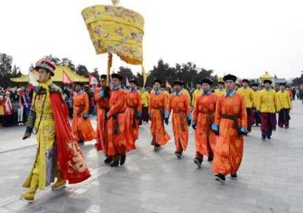 古代皇帝身边的扇子到底是什么东西 为何出行的时候身边要有它们存在