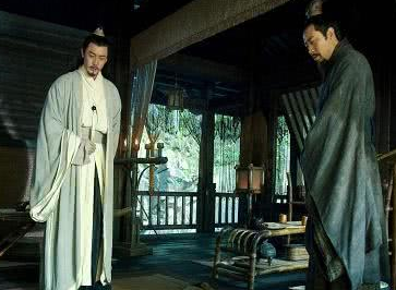 诸葛亮的隆中对明明有失误，刘备为什么还一意孤行？