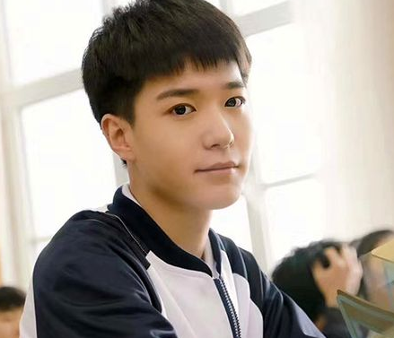 《你在我的右手边》是一部什么剧 陈喆的扮演者叫什么名字