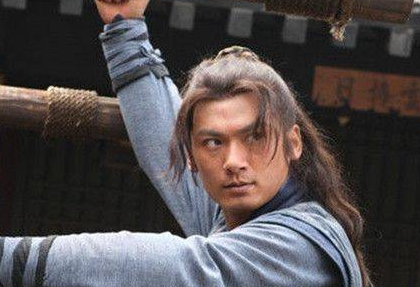 五虎将董平是什么结局？遭两大猛将围攻，死于双枪之下