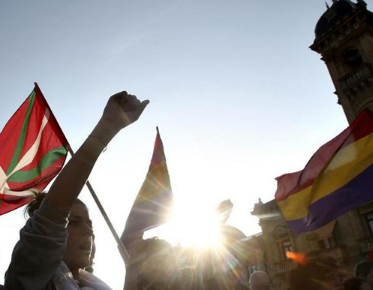 关于君主专制政体的评价是怎样的？对世界有什么影响