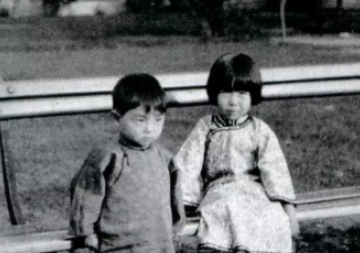 奶奶是名门千金，他一生凄凉，无妻无子