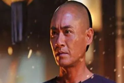 有一位皇帝，在登上皇位之前仅仅因为扫地，就被人看出必是皇帝的料。