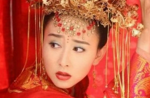 信妃是因为什么才被晋升为嫔？不得皇宠无儿无女