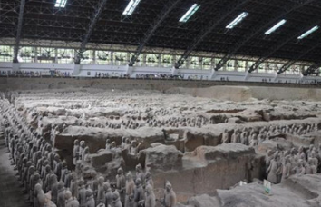 兵马俑为什么都是单眼皮的？兵马俑本来是什么颜色的？