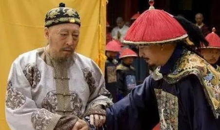 嘉庆几天就扳倒和珅，乾隆朝的百官都不敢弹劾他吗？