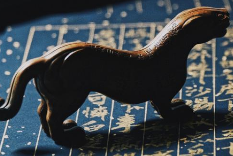 古代调兵靠虎符，任何人拿了虎符都可以调动军队吗？