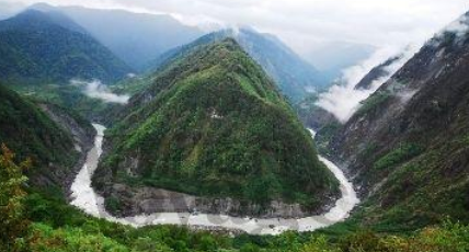 雅鲁藏布大峡谷：世界上最深的峡谷，最深处达6009米