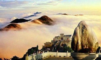 衡山：中国五岳独秀，耸峙于湘中丘陵之间