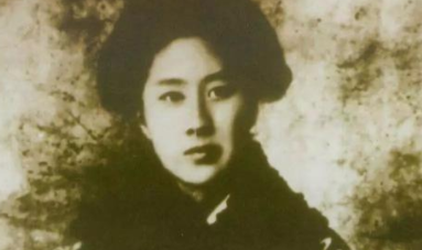《满江红》的原文是什么？这首诗词该如何赏析呢？