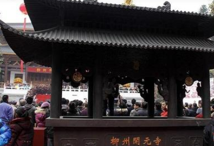 《柳州开元寺夏雨》的写作背景是什么？该如何理解呢？