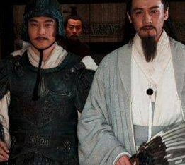 刘备在临终前，为什么会选择把兵权都交给李严？