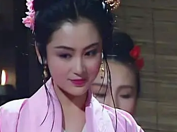 被曹操送给关羽的貂蝉，为何在当晚就自尽了?