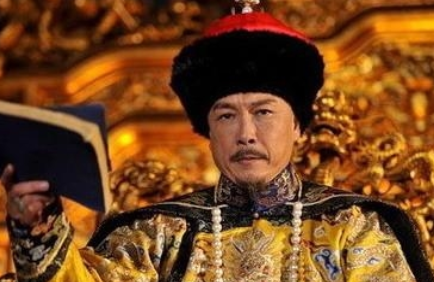 康熙帝非常喜欢乾隆，为何却先把皇位传给雍正呢？