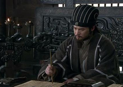 刘禅登基之后 诸葛亮为什么还要独揽大权