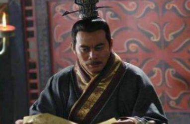 父亲是一代霸主风光无限，儿子温顺隐忍最后杀父登基