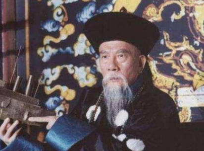 清朝的顺天府尹是几品官？为什么不怕从一品的直隶总督？