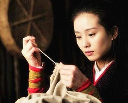 古代是没有电的 古人难不成一天黑就睡觉吗