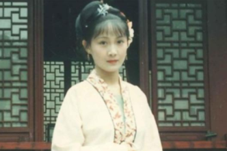 《红楼梦》袭人有哪些优缺点？一个丫鬟为何总使小性子？